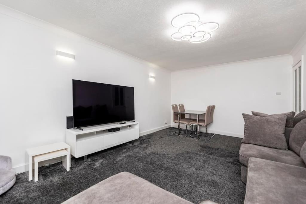 Luxurious Detached Bungalow Batley Bagian luar foto