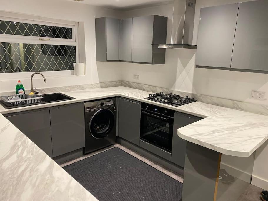 Luxurious Detached Bungalow Batley Bagian luar foto
