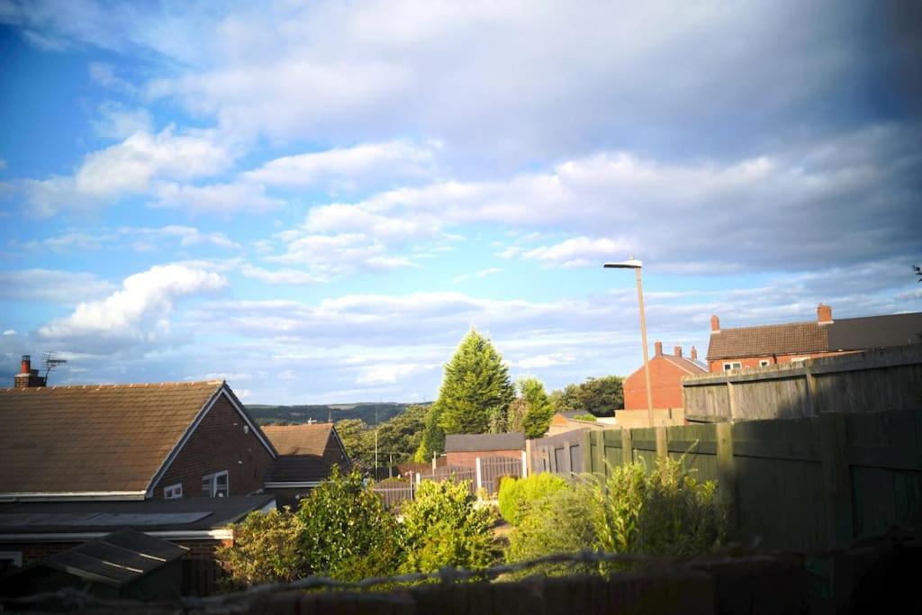 Luxurious Detached Bungalow Batley Bagian luar foto