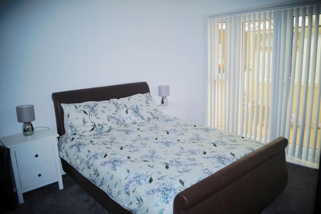 Luxurious Detached Bungalow Batley Bagian luar foto