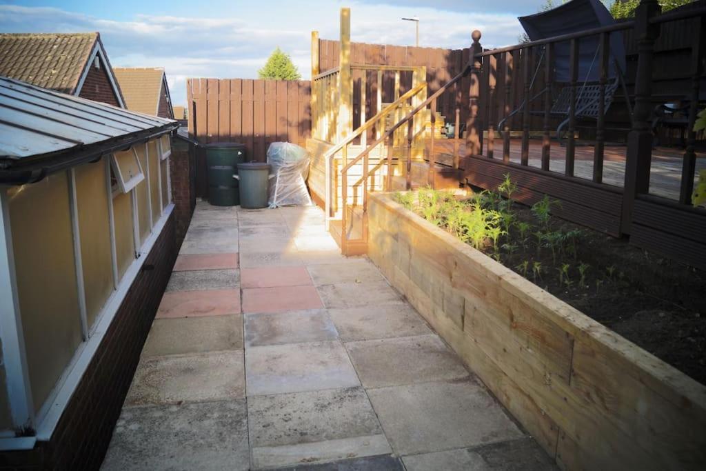 Luxurious Detached Bungalow Batley Bagian luar foto