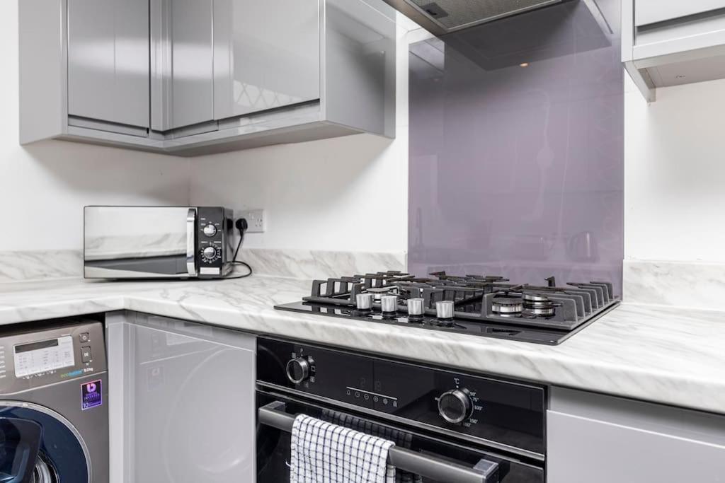 Luxurious Detached Bungalow Batley Bagian luar foto