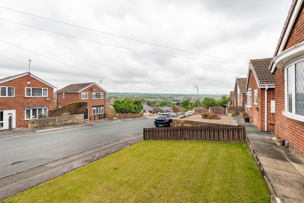 Luxurious Detached Bungalow Batley Bagian luar foto