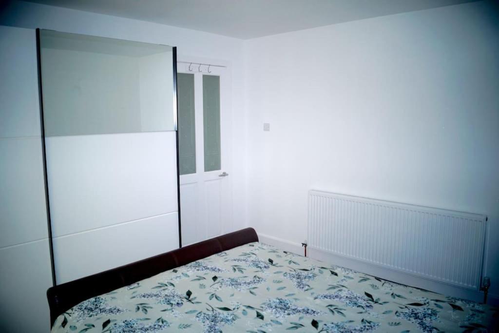 Luxurious Detached Bungalow Batley Bagian luar foto