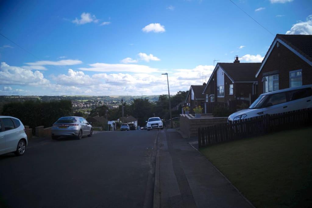Luxurious Detached Bungalow Batley Bagian luar foto